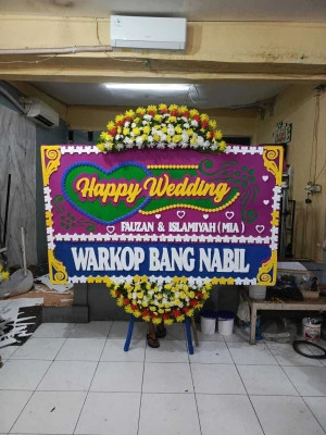Papan Bunga di Tanduk Ampel